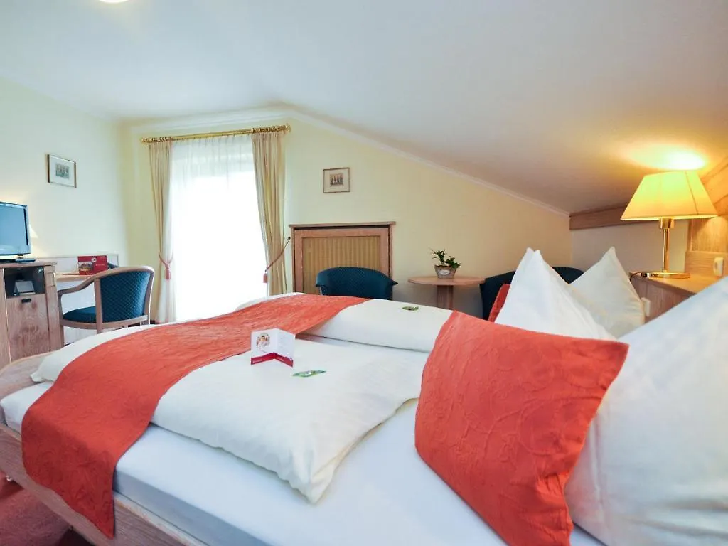 Hotel Quellenhof Bad Wiessee 3*,